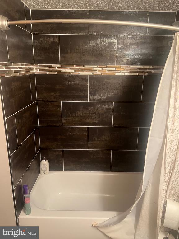 5813 DRAWBRIDGE COURT