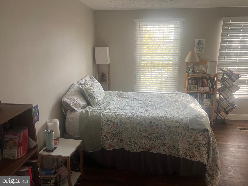 5813 DRAWBRIDGE COURT