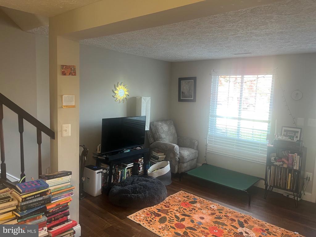 5813 DRAWBRIDGE COURT