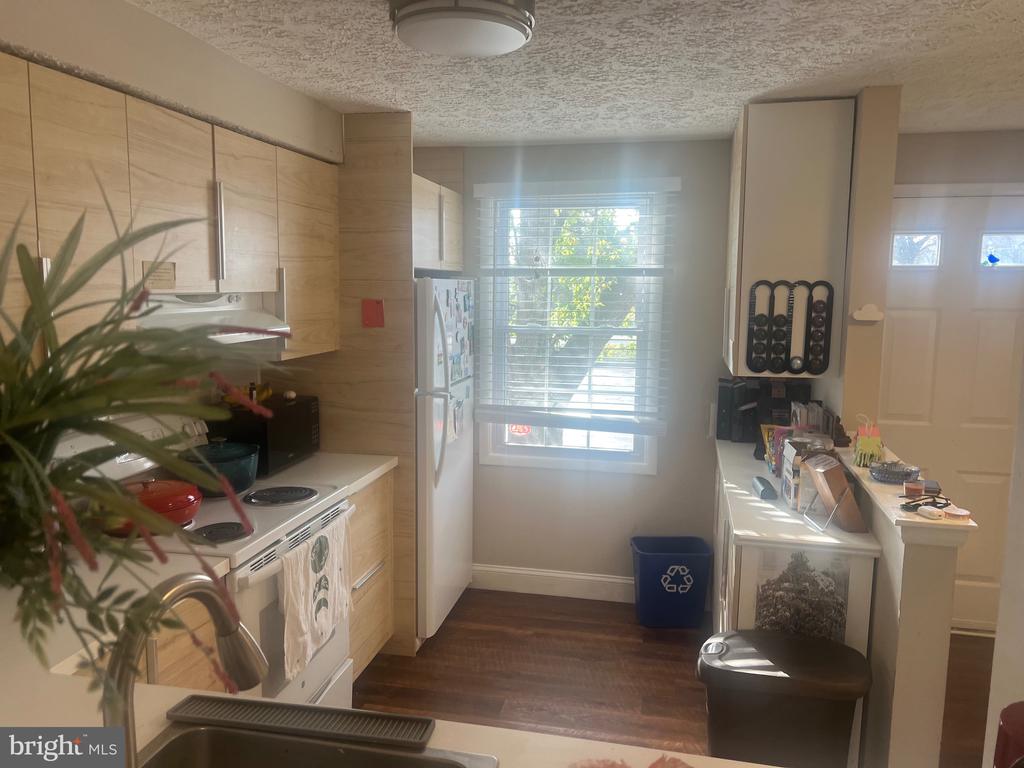 5813 DRAWBRIDGE COURT