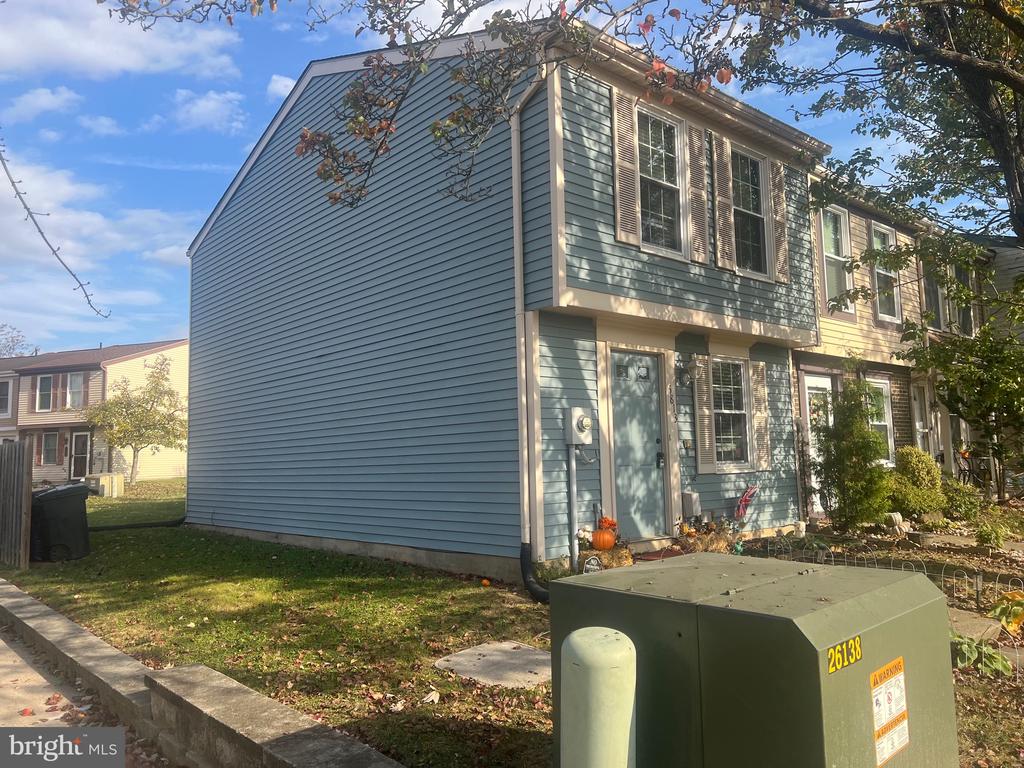 5813 DRAWBRIDGE COURT