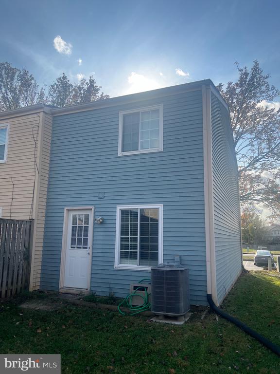 5813 DRAWBRIDGE COURT