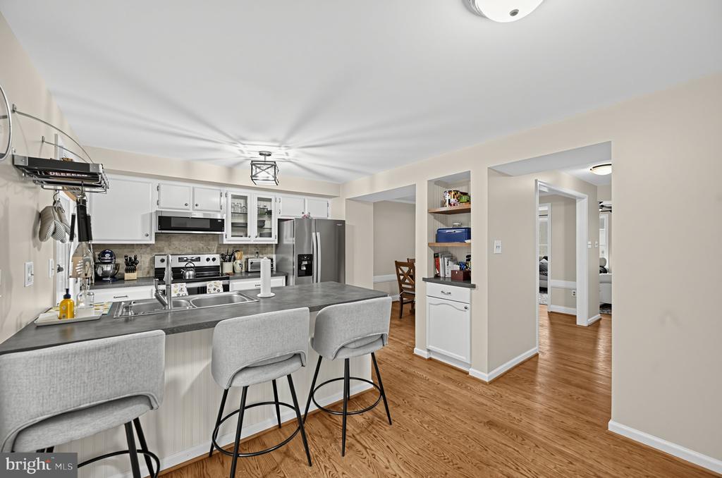 8006 BROKEN REED COURT