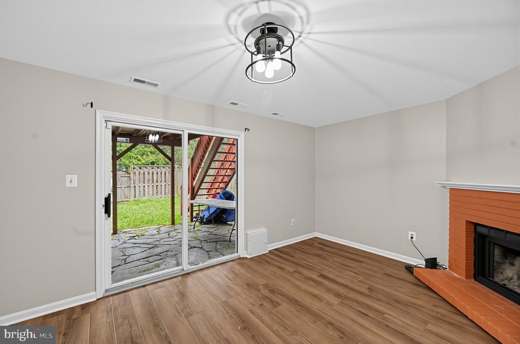 8006 BROKEN REED COURT