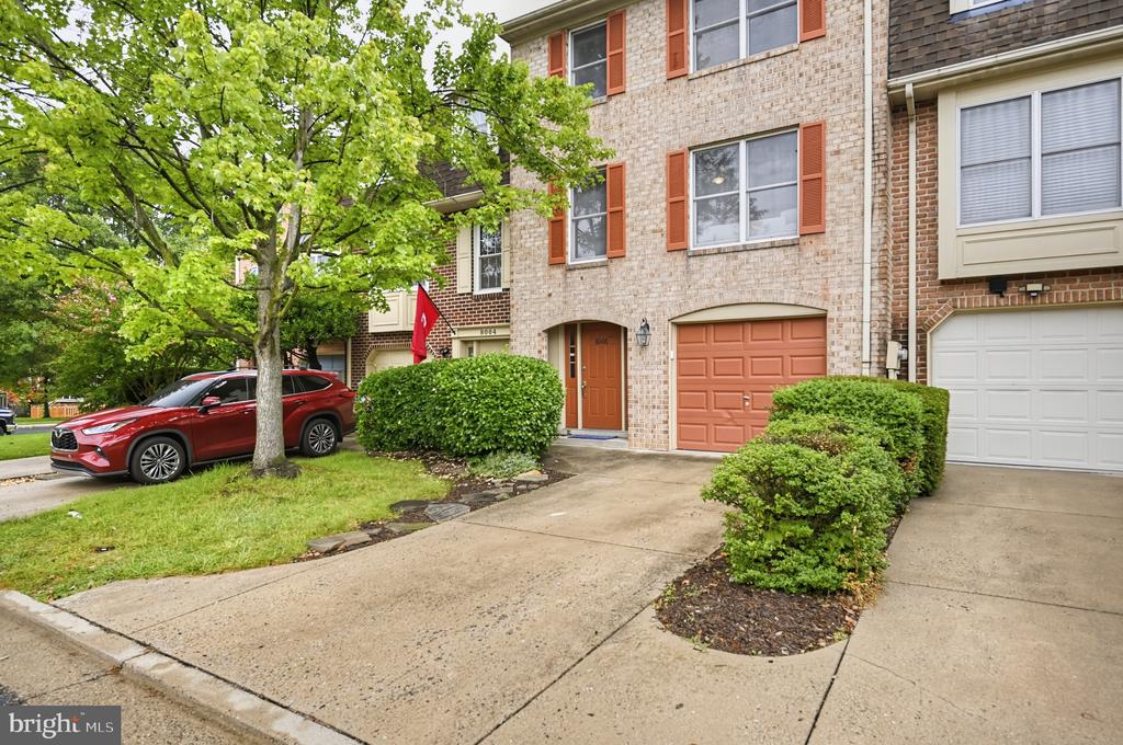 8006 BROKEN REED COURT