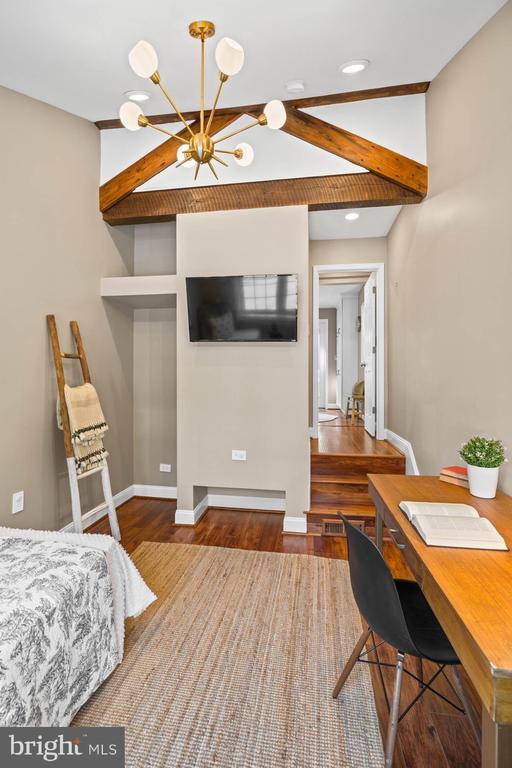 4628 RIVER ROAD