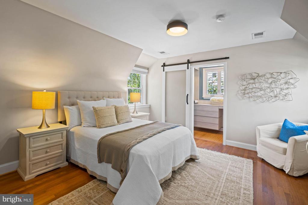 4628 RIVER ROAD