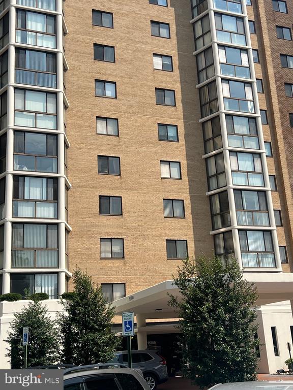 15100 INTERLACHEN DRIVE Unit: 4-211