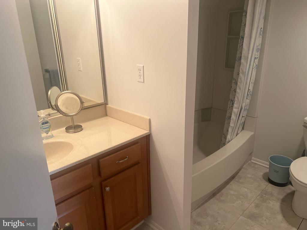 15100 INTERLACHEN DRIVE Unit: 4-211