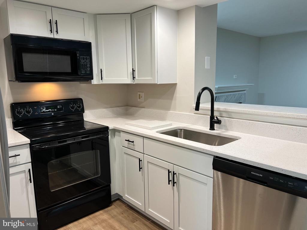 903 Hillside Lake Ter #602
