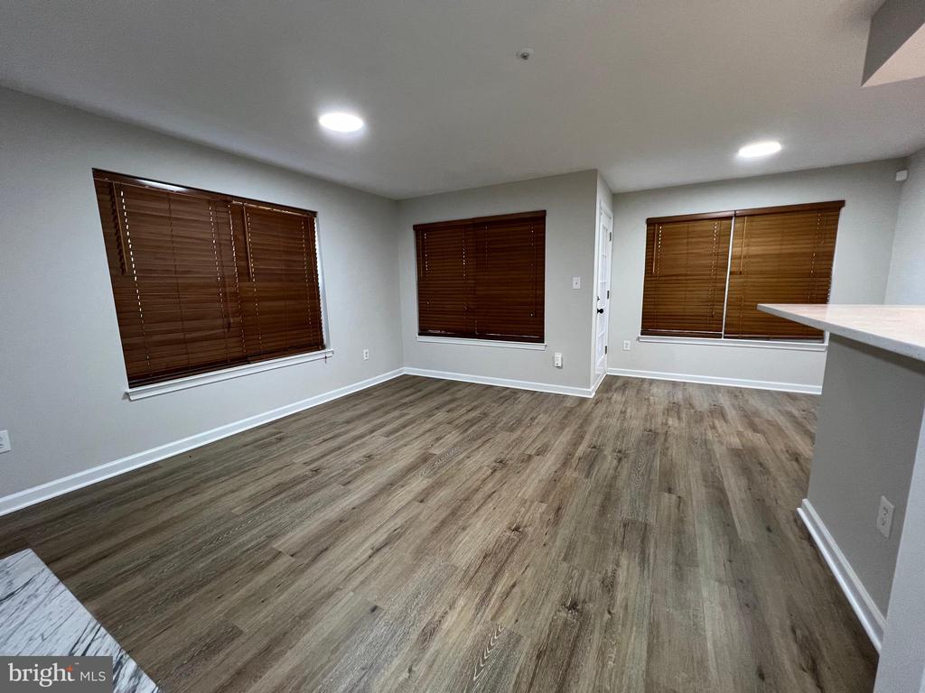 903 Hillside Lake Ter #602