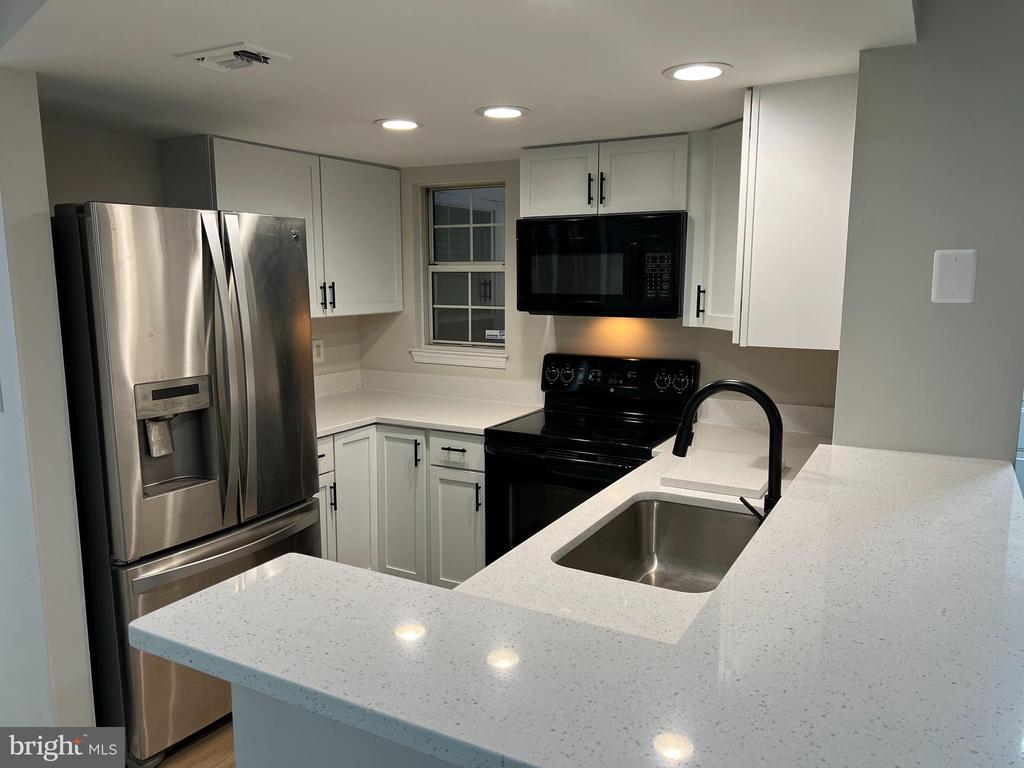 903 Hillside Lake Ter #602