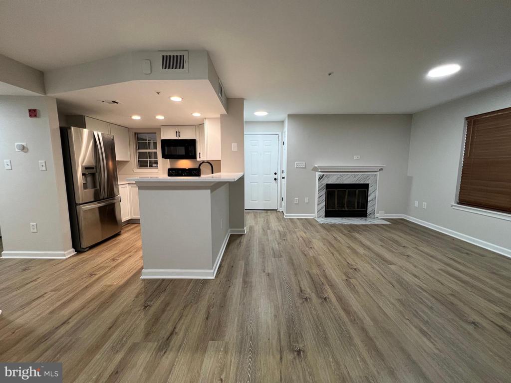 903 Hillside Lake Ter #602