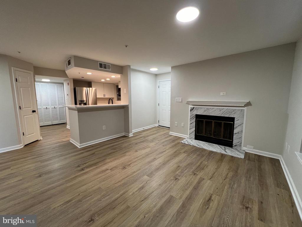 903 Hillside Lake Ter #602
