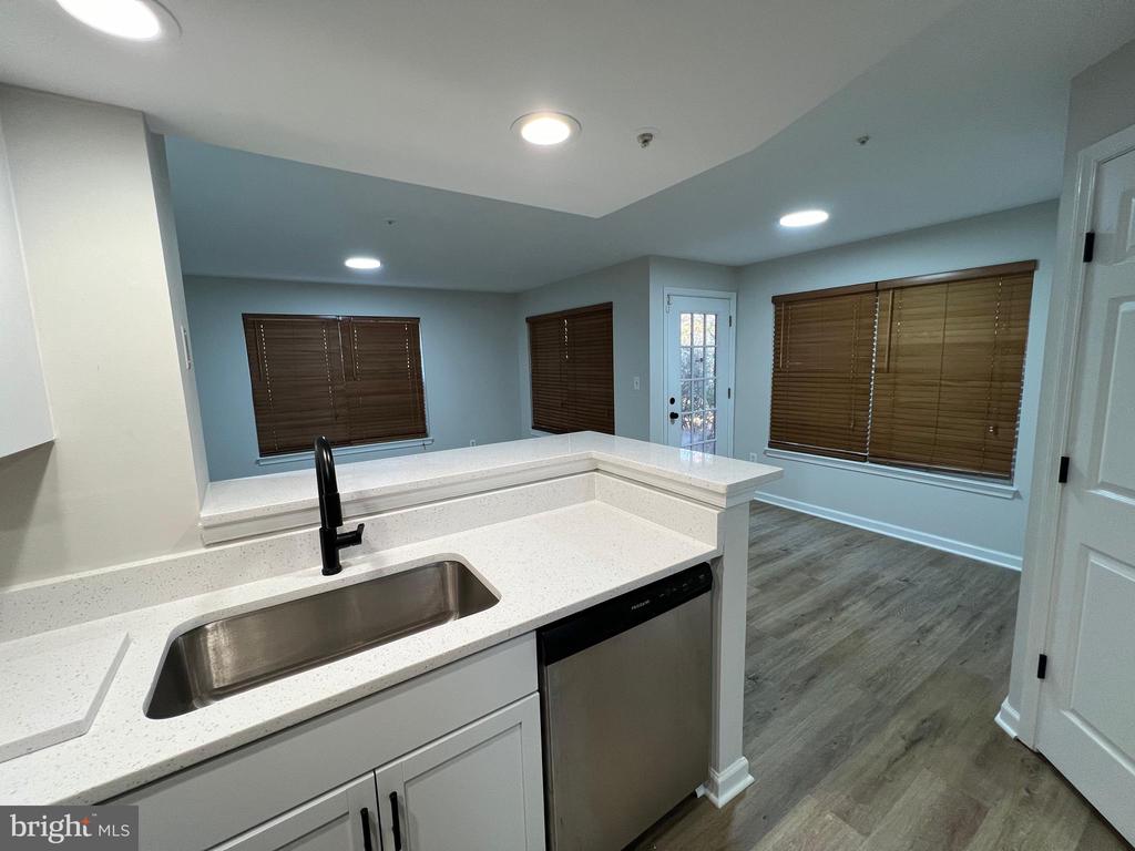 903 Hillside Lake Ter #602