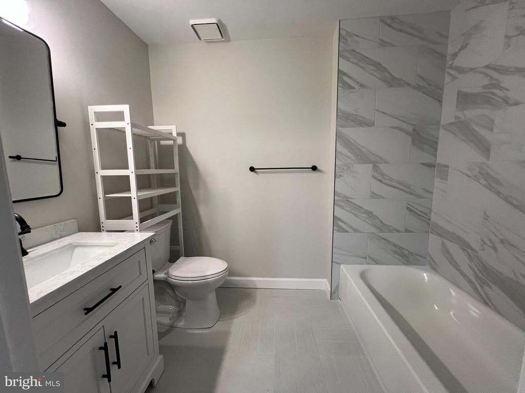 903 Hillside Lake Ter #602