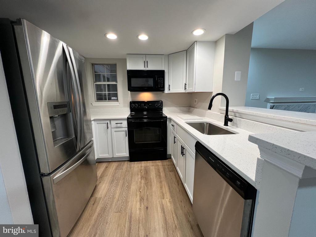 903 Hillside Lake Ter #602