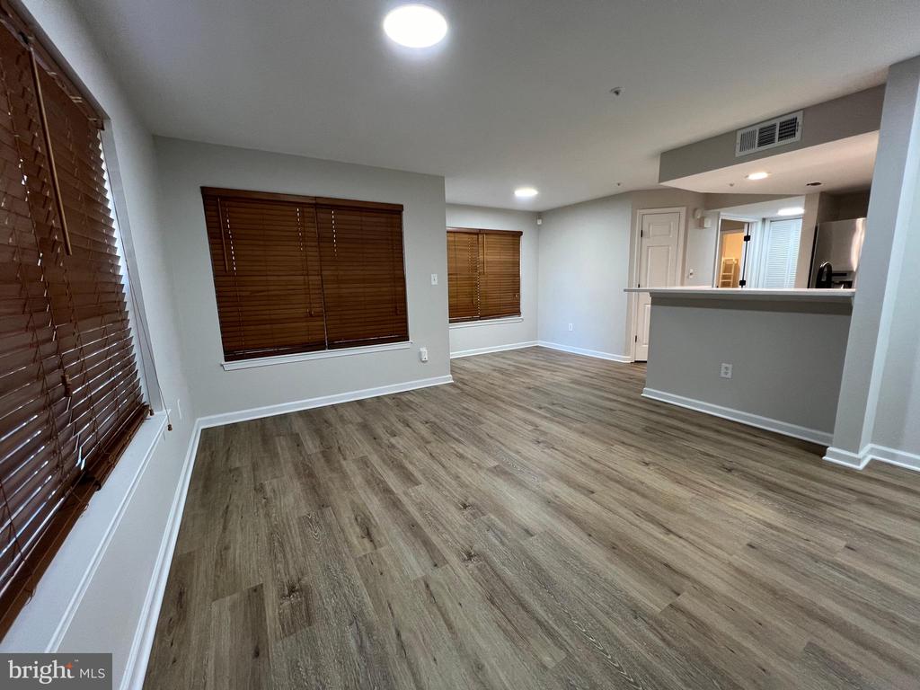 903 Hillside Lake Ter #602
