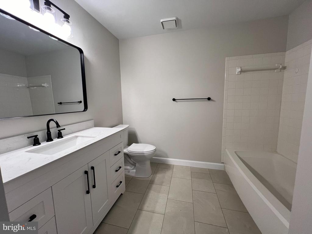 903 Hillside Lake Ter #602
