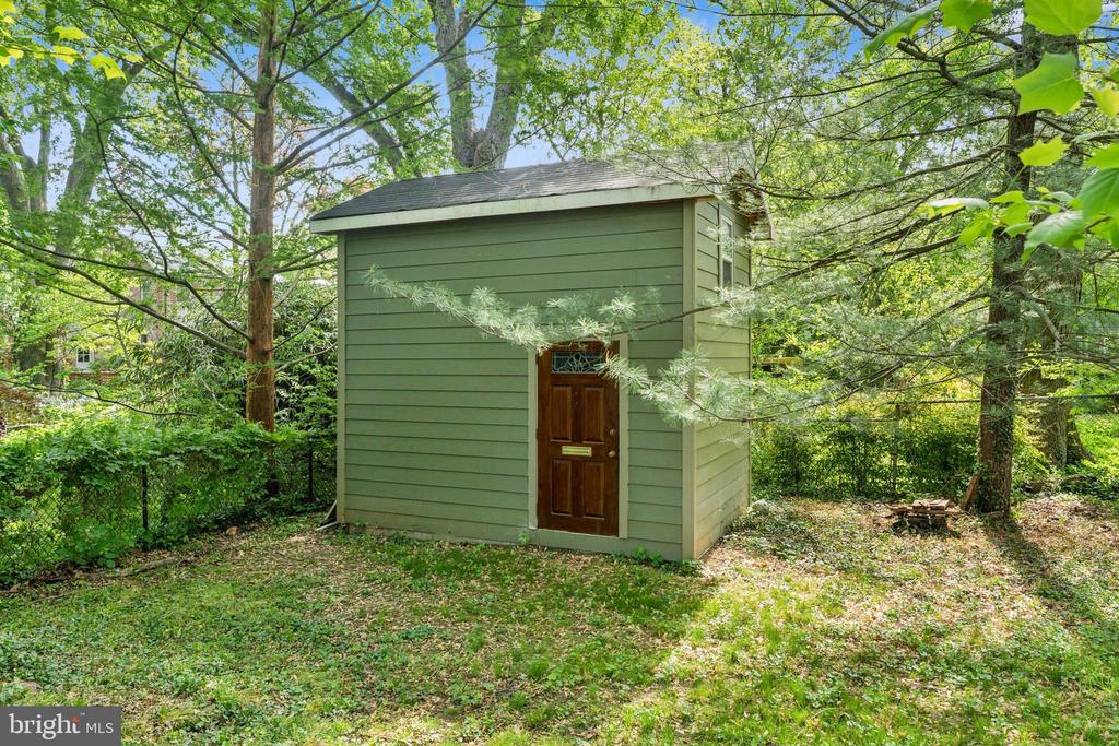 1111 WOODSIDE PKWY