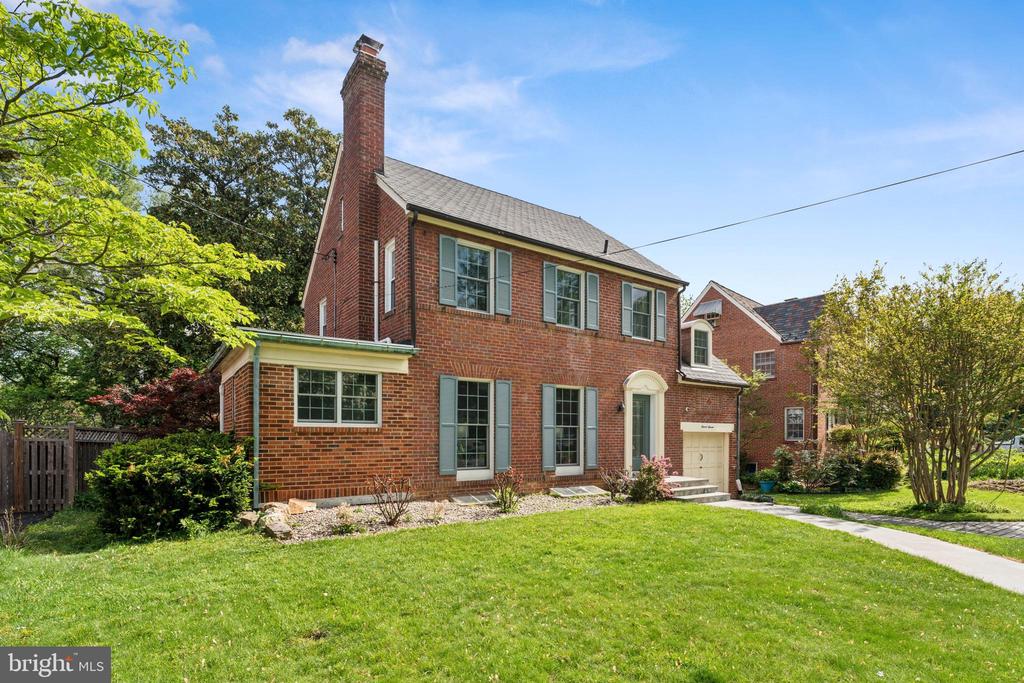1111 WOODSIDE PKWY