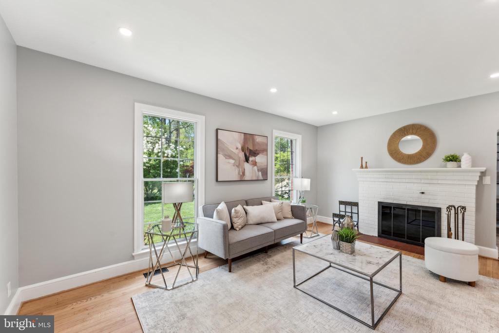 1111 WOODSIDE PKWY