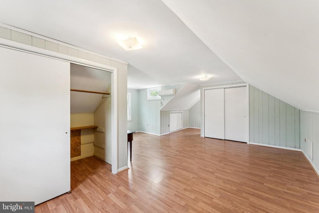 1111 WOODSIDE PKWY