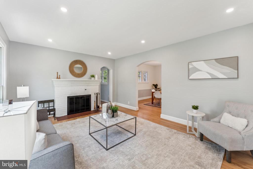 1111 WOODSIDE PKWY