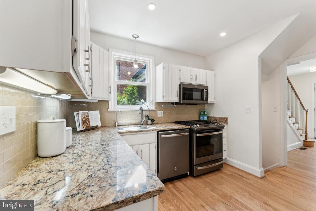 1111 WOODSIDE PKWY