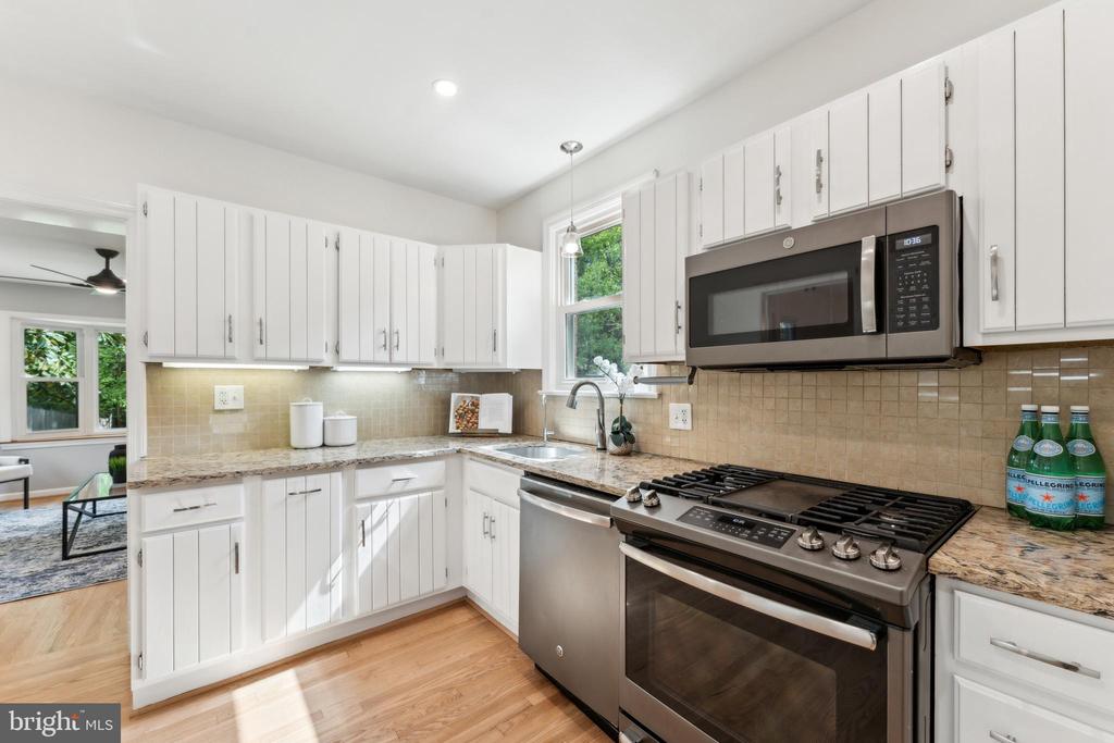 1111 WOODSIDE PKWY