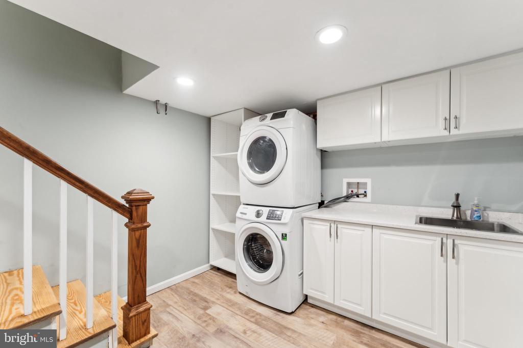 1111 WOODSIDE PKWY