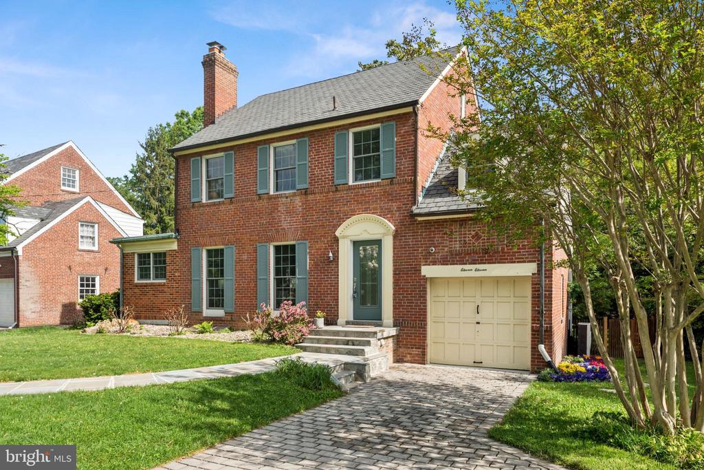 1111 WOODSIDE PKWY