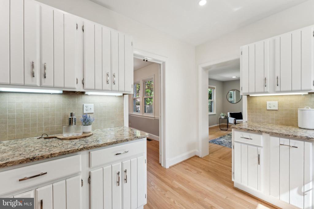1111 WOODSIDE PKWY
