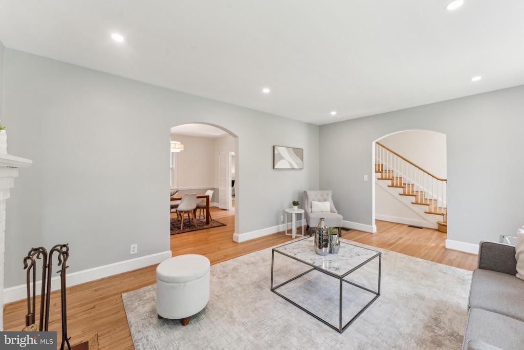 1111 WOODSIDE PKWY