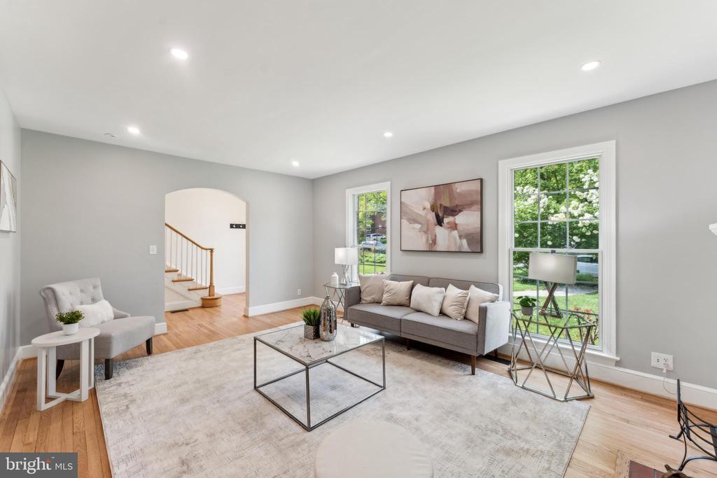 1111 WOODSIDE PKWY