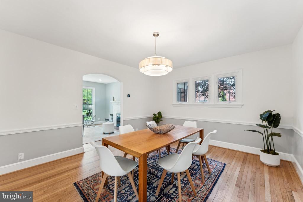 1111 WOODSIDE PKWY