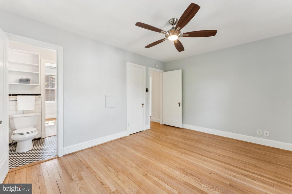 1111 WOODSIDE PKWY