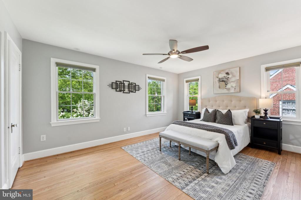 1111 WOODSIDE PKWY