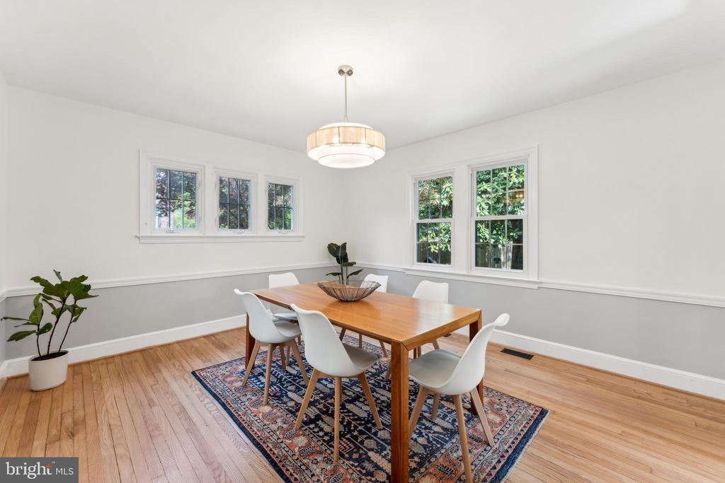1111 WOODSIDE PKWY