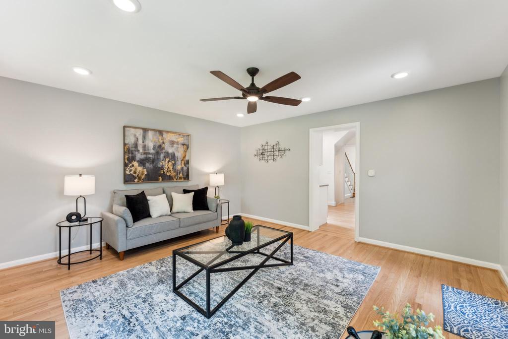 1111 WOODSIDE PKWY