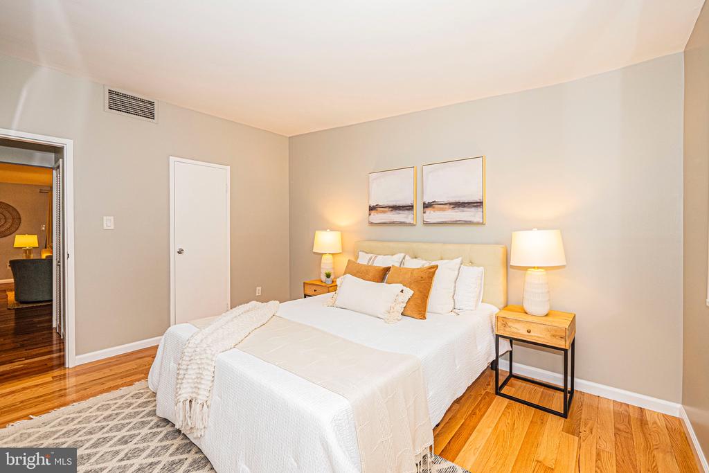 10404 ROCKVILLE PIK Unit: 401