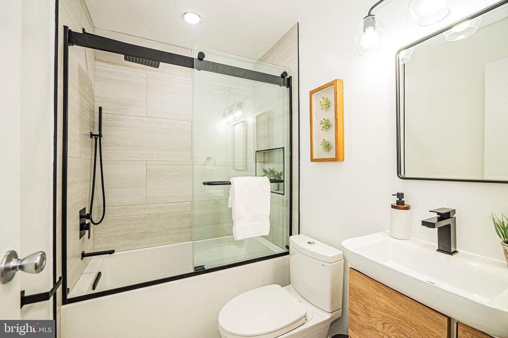 10404 ROCKVILLE PIK Unit: 401
