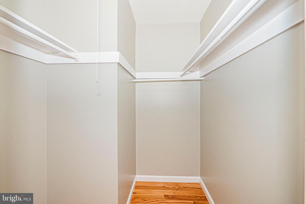 10404 ROCKVILLE PIK Unit: 401