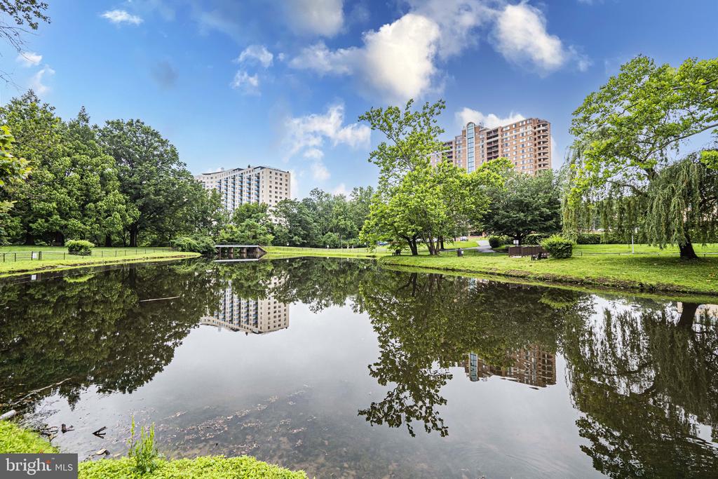 10404 ROCKVILLE PIK Unit: 401