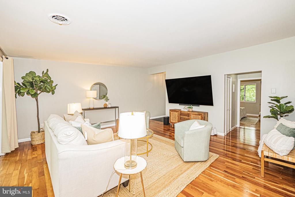 10404 ROCKVILLE PIK Unit: 401