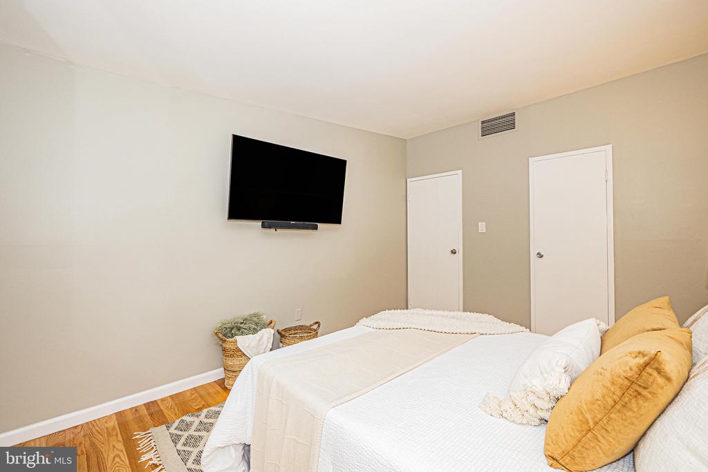 10404 ROCKVILLE PIK Unit: 401
