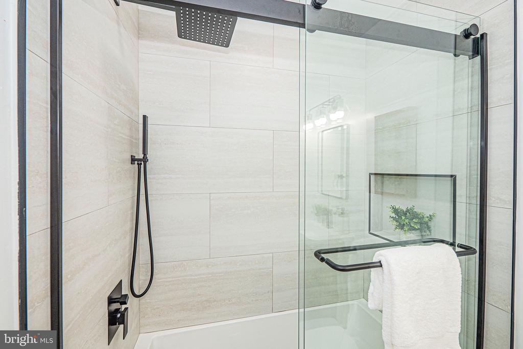 10404 ROCKVILLE PIK Unit: 401