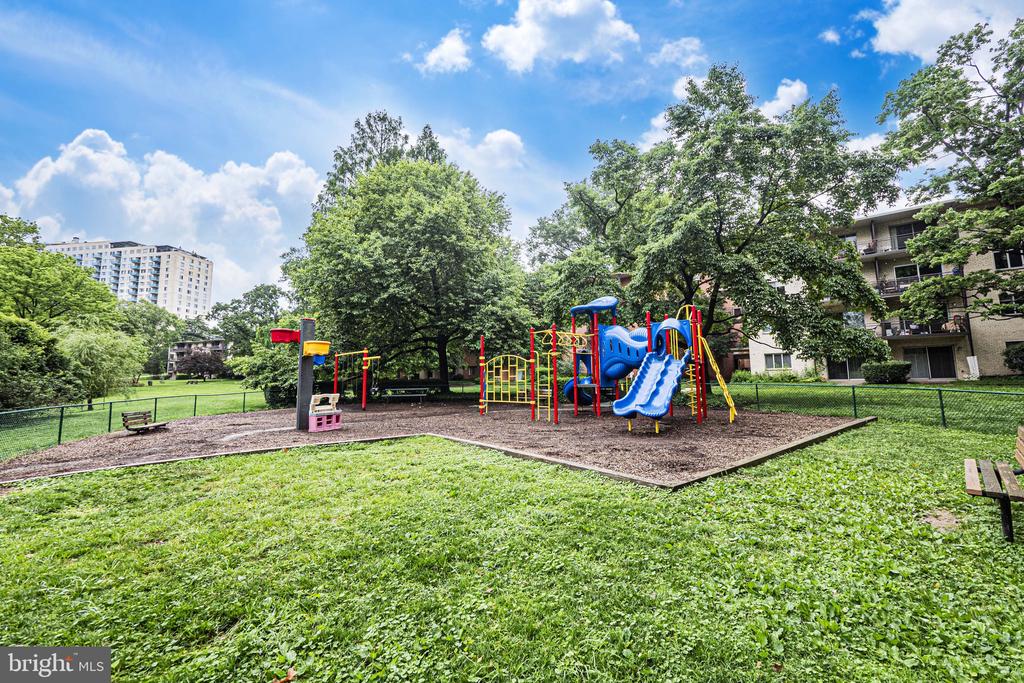 10404 ROCKVILLE PIK Unit: 401