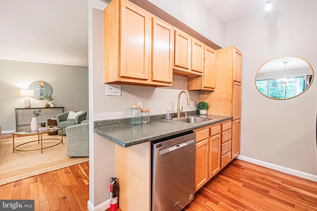 10404 ROCKVILLE PIK Unit: 401