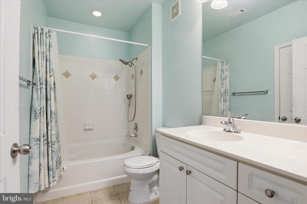 501 HUNGERFORD DRIVE Unit: 338